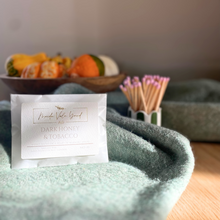 Load image into Gallery viewer, Dark Honey & Tobacco Wax Melts
